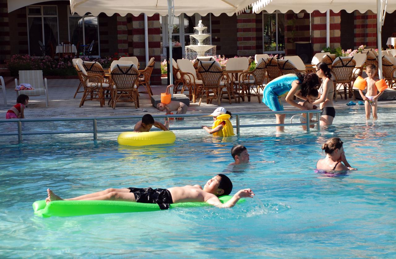 Resort Center Raduga Dolinka Kültér fotó