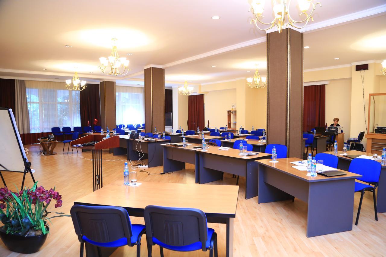 Resort Center Raduga Dolinka Kültér fotó