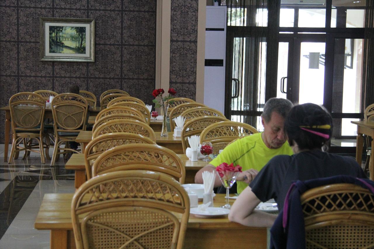 Resort Center Raduga Dolinka Kültér fotó